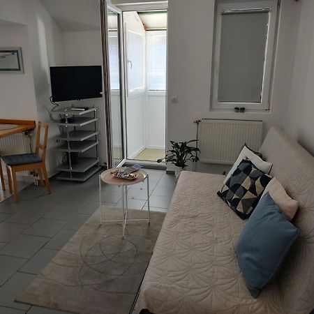Twowheels Apartment - Apartment With Bicycles Novi Sad Exteriör bild