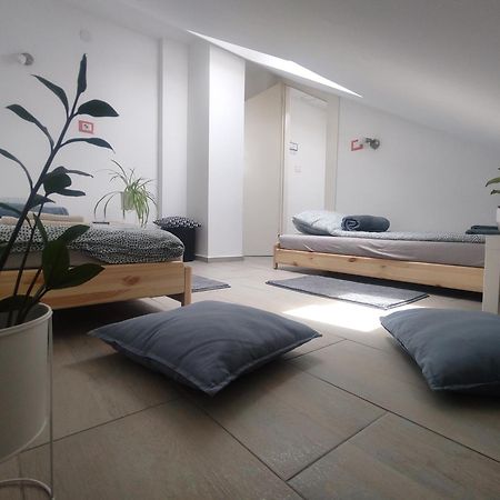 Twowheels Apartment - Apartment With Bicycles Novi Sad Exteriör bild