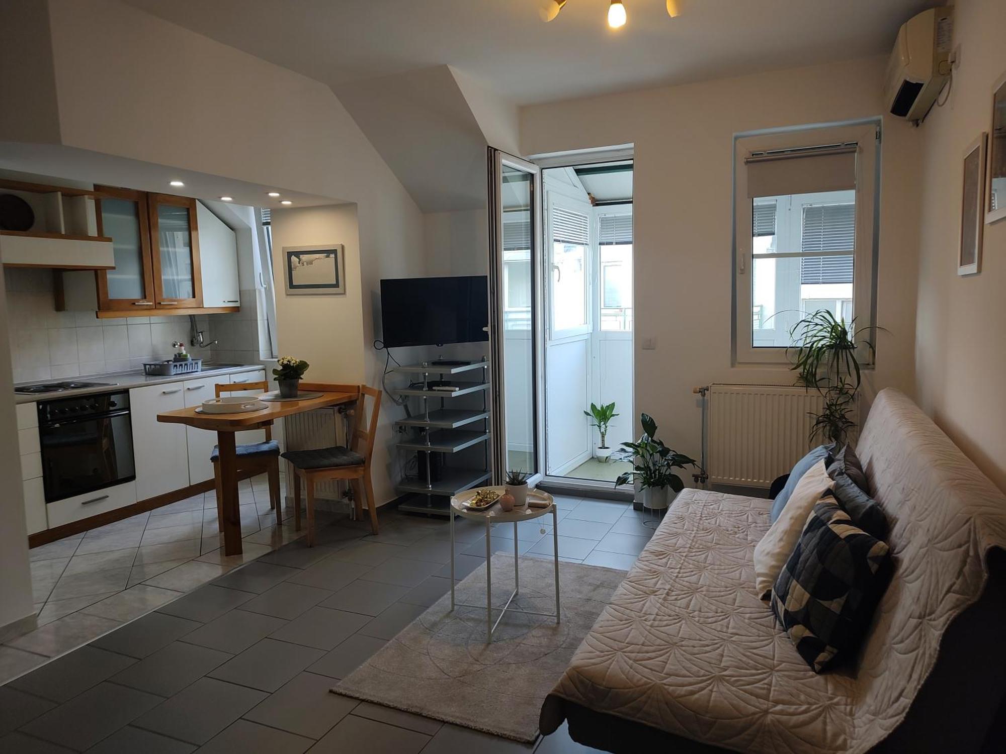 Twowheels Apartment - Apartment With Bicycles Novi Sad Exteriör bild
